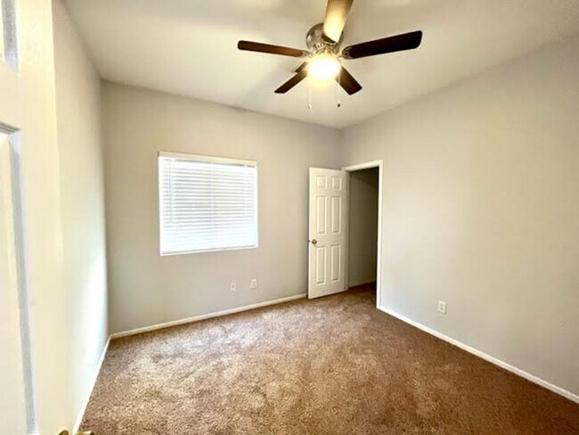 Building Photo - Charming Single Story 3 Bedroom Home