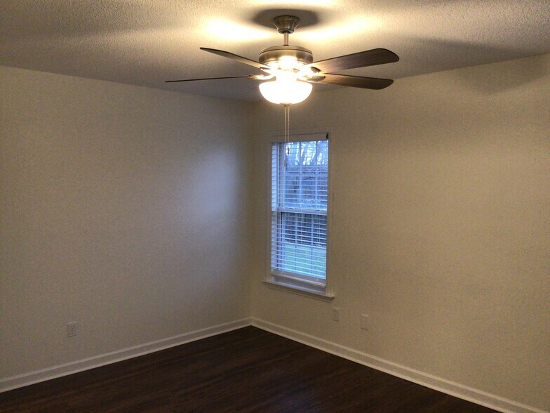 Building Photo - 5410 Bridgegate Dr