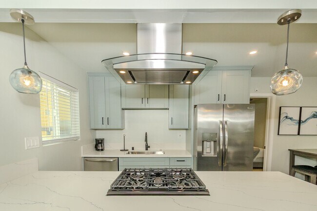 Building Photo - Renovated 1 Bed/1 Bath Single Family Home in Pacific Beach w/Patio/Parking/Washer/Dryer