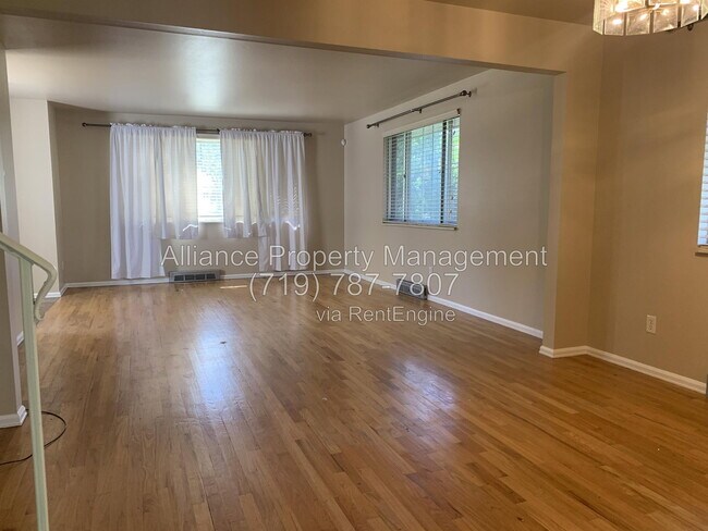 Building Photo - 1345 Pike Dr