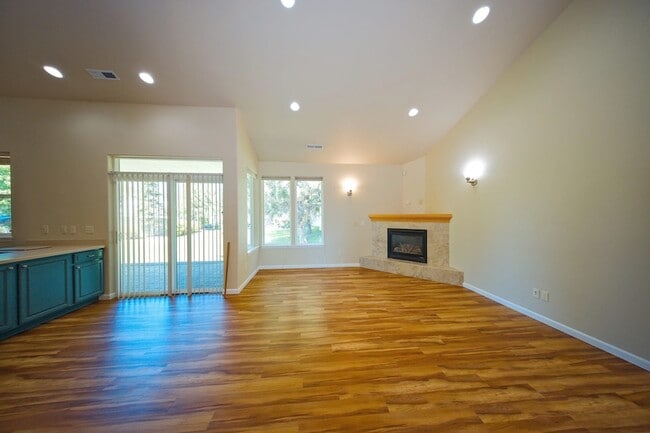 Building Photo - 716 N Vercler Rd