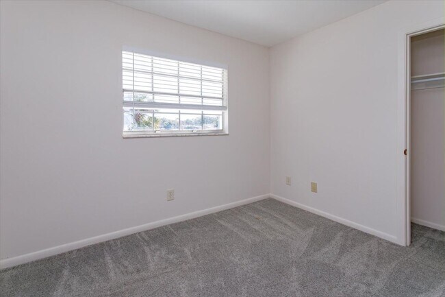 Building Photo - Updated 4-Bedroom Longwood Rental with Pool & Lawn Care Included – Move-In Ready