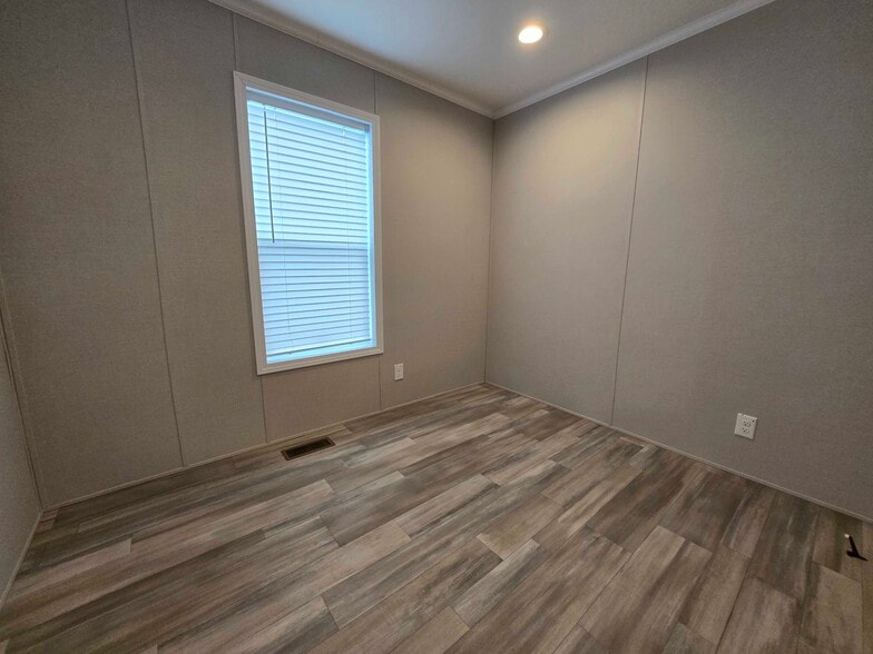 Building Photo - 29884 Jamestown Dr