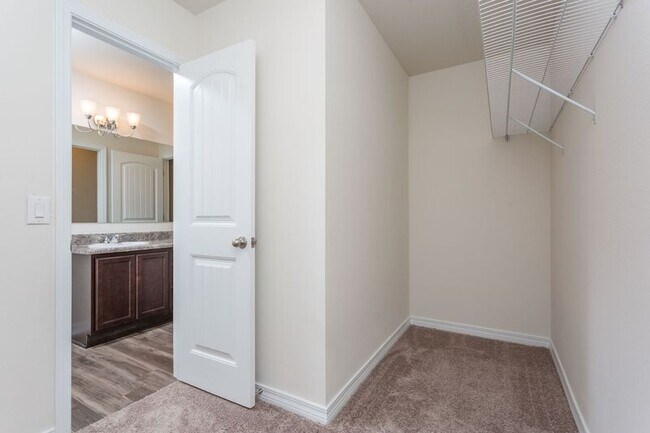 Building Photo - 5664 Peach Dr