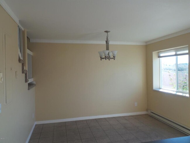 Building Photo - 3 Bed, 2.5 Bath Kalispell Townhome
