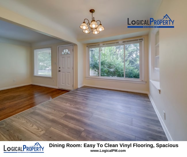 Building Photo - Newly Renovated 3/1 Bungalow w/ Front Porc...