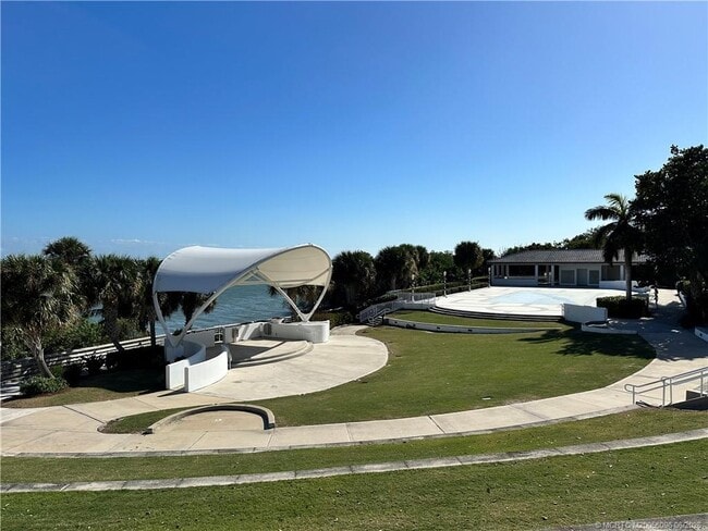 Building Photo - 254 NE Coastal Dr