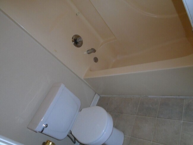 Building Photo - 3 bedroom in Hope Mills!