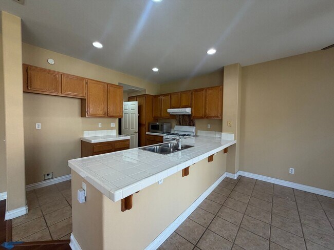 Building Photo - 1683 Falcon Peak St