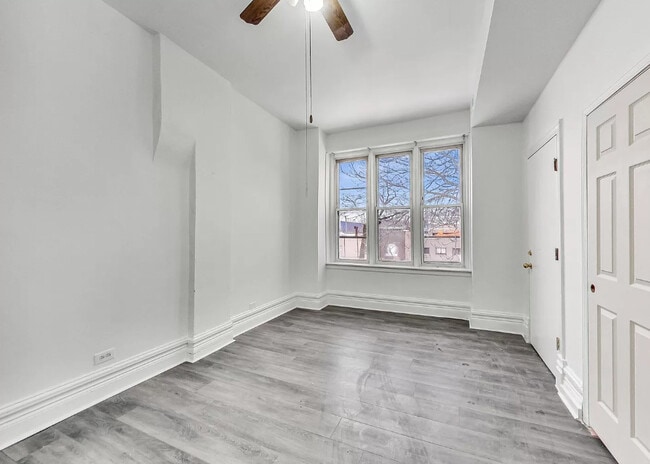 Building Photo - 2438 W 25th St