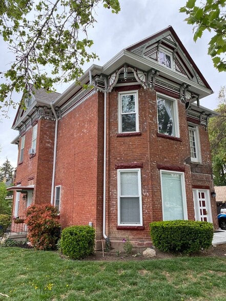 Building Photo - 486-1 E 3rd Ave