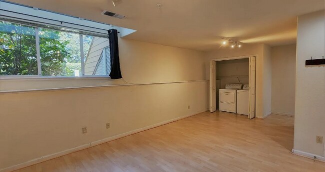 Building Photo - 502 Porpoise Bay Terrace