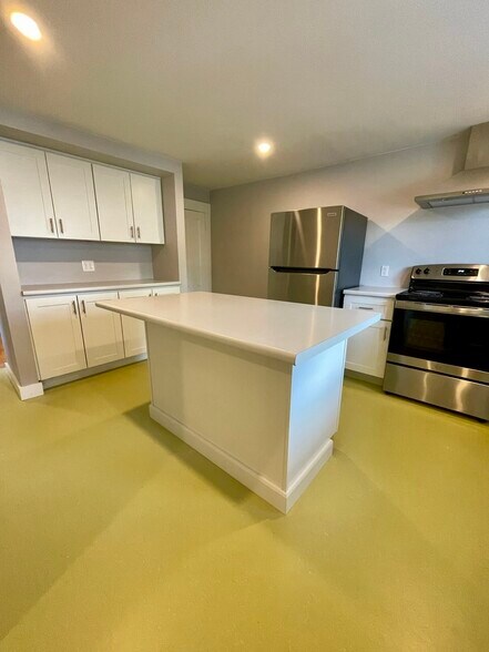 Lots of storage in the kitchen. - 20 Chapel St