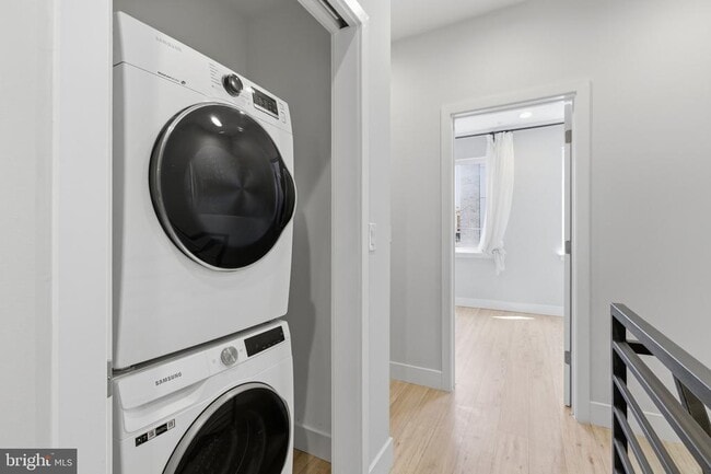 Building Photo - 1448 N Myrtlewood St