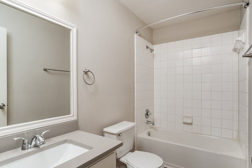 Building Photo - 18114 Shady Cypress Ln