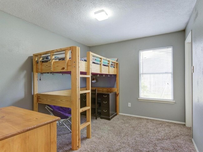 Building Photo - 10941 W Dogwood Dr