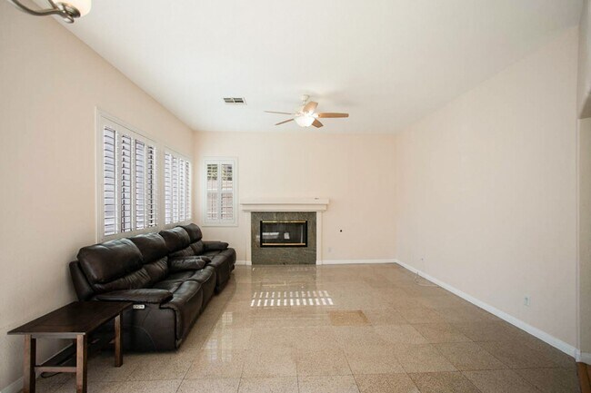 Building Photo - 2120 Waterbury Ln