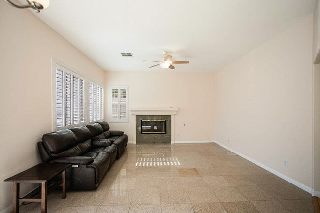 Building Photo - 5 BED Summerlin home w/ 1ST FLOOR BED AND 3/4 BATH