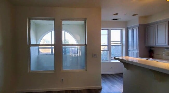 Building Photo - Townhome in the Peninsula's Most Walkable ...