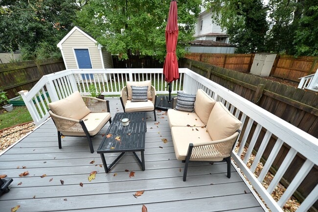 Building Photo - Walk to Naval Hospital! Beautiful Home, Gr...