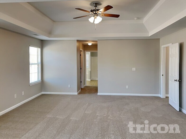 Building Photo - 684 Emporia Loop