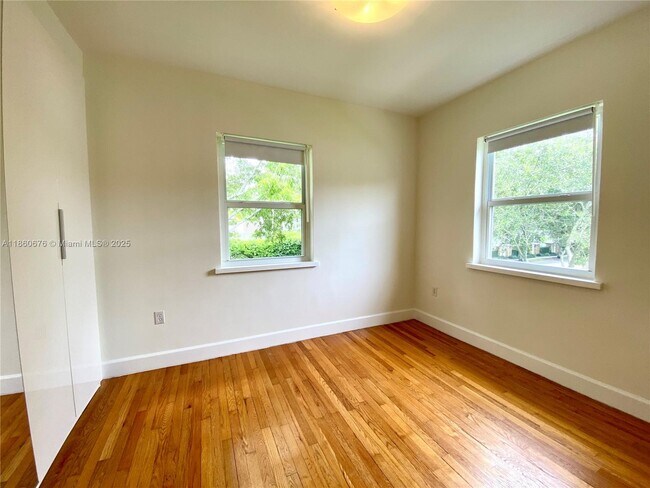 Building Photo - 5450 SW 76th St