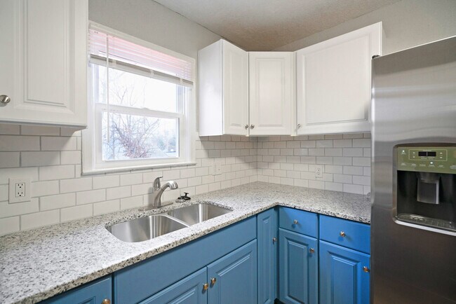 Building Photo - 1203 E 80th St