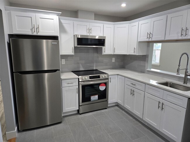 Building Photo - 548 Sierra Vista Ln