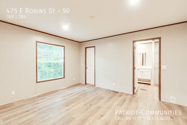 Building Photo - 475 E Robins St