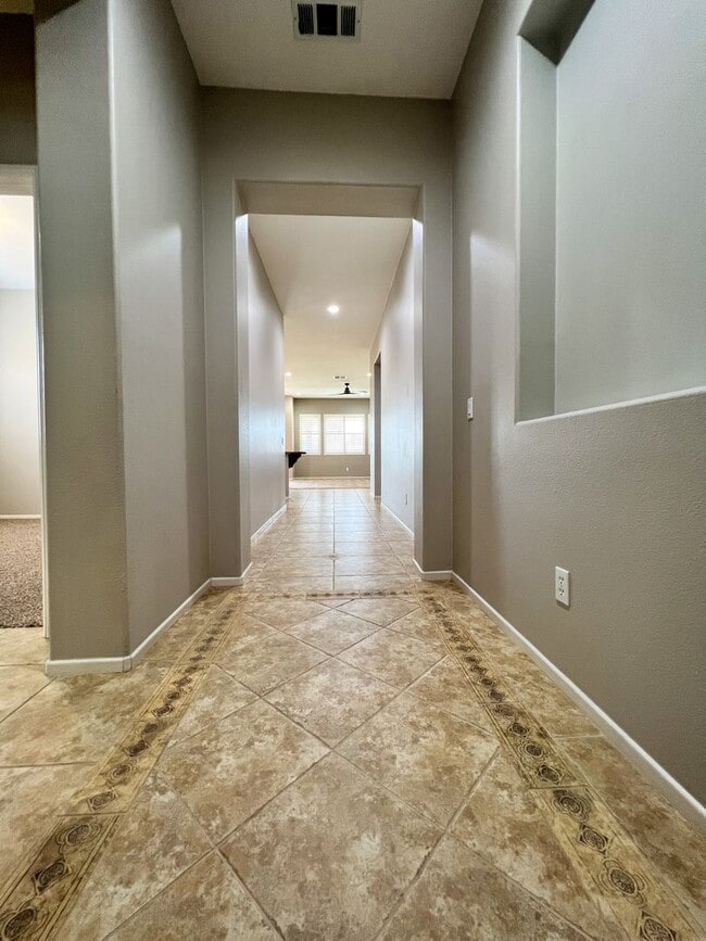 Building Photo - 3 bedroom SINGLE STORY home in Winchester on HUGE corner lot