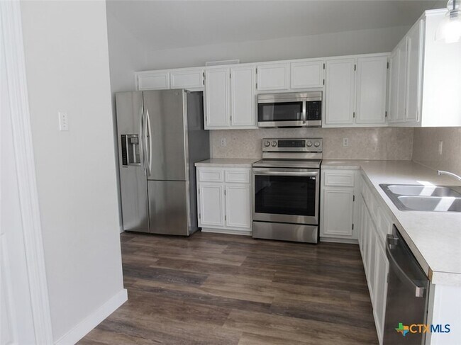 Building Photo - 202 Appaloosa Dr