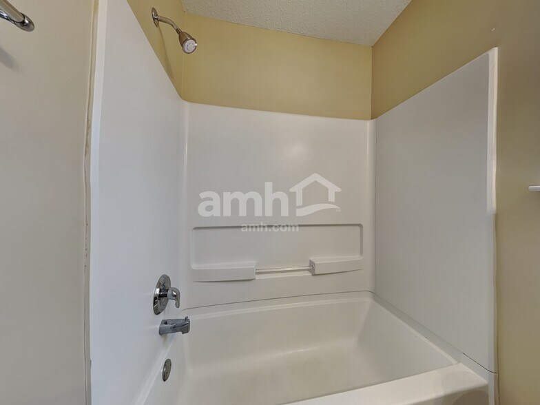 Building Photo - 8 Sunnydale Ln