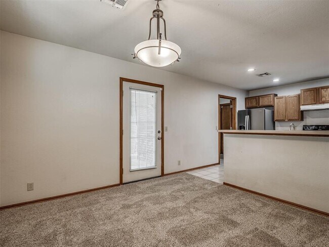 Building Photo - 304 Eccell Ct
