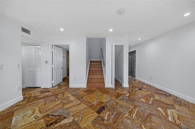 Building Photo - 900 SE 2nd St