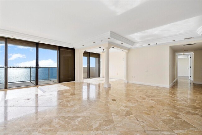 Building Photo - 5757 Collins Ave