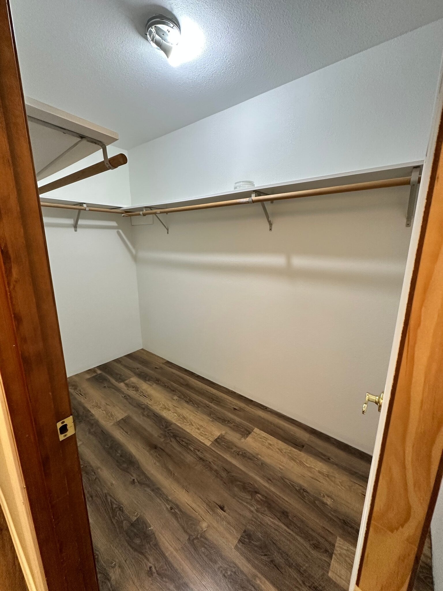 Building Photo - 154 SW Alder Ct