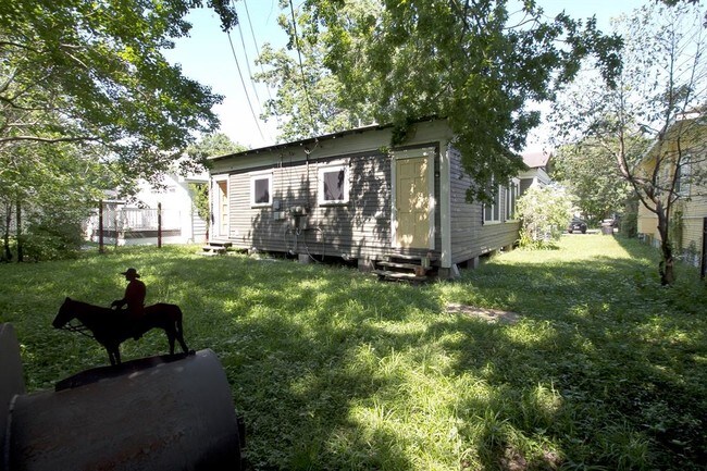 Building Photo - 303 Northwood St