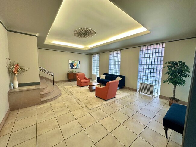 Building Photo - Great Studio in Glover Park/North Georgetown w/Murphy Bed, Walk-In Closet, Eat in Kitchen!