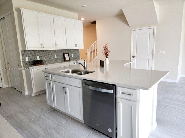 Primary Photo - 8189 Cinch Way