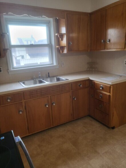 Building Photo - 640 S 2nd St