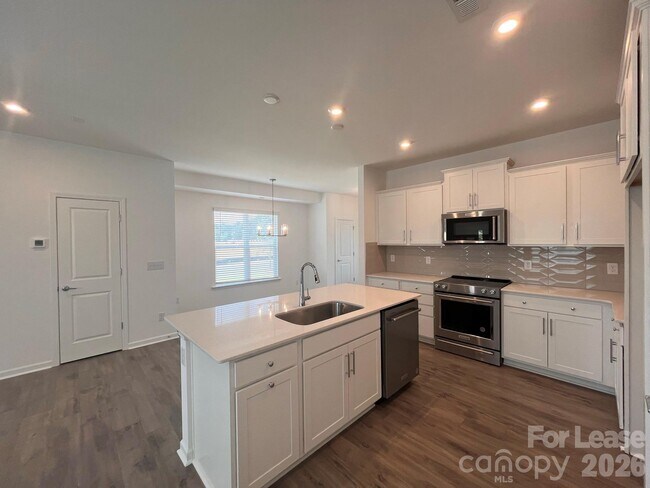 Building Photo - 16305 Leading St