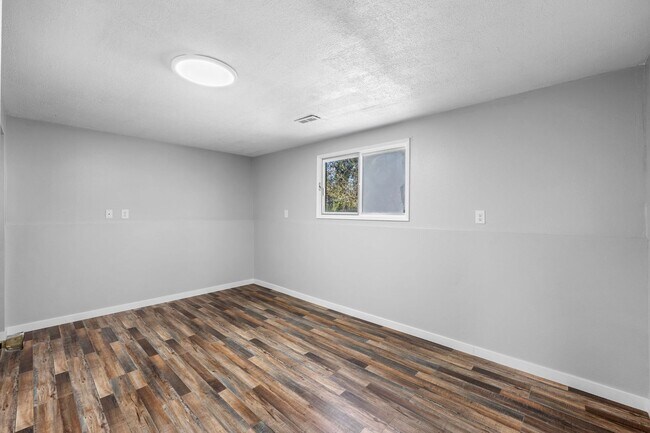 Building Photo - 111 S Ridgewood Dr
