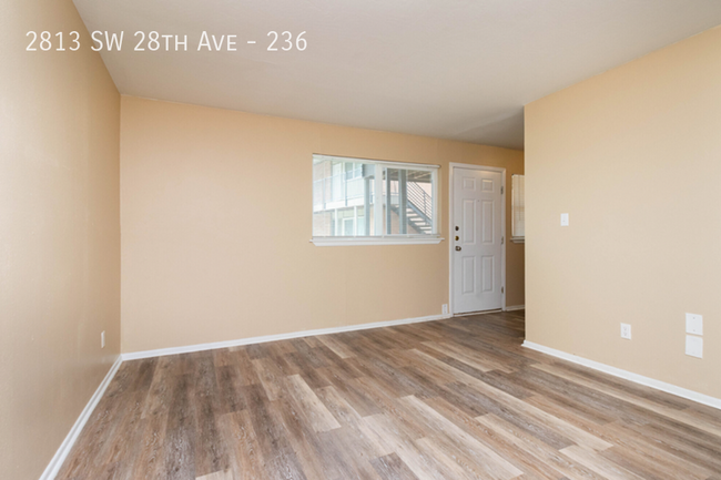 Building Photo - All Bills Paid! $799 Move-in special