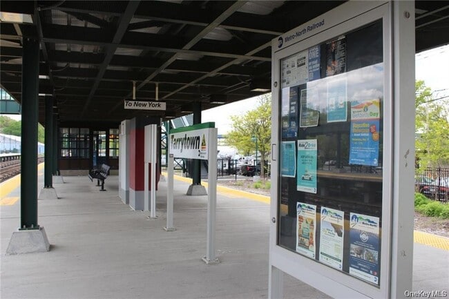 Building Photo - 96 Main St