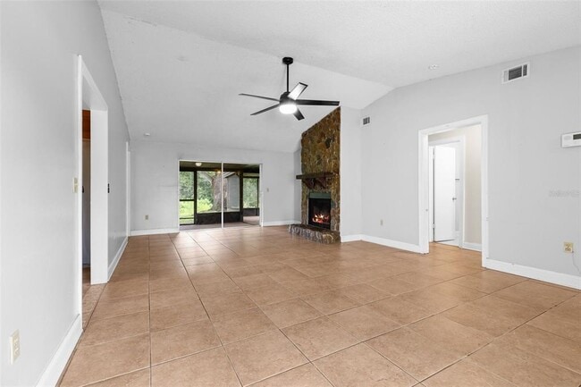 Building Photo - 629 Stillview Cir