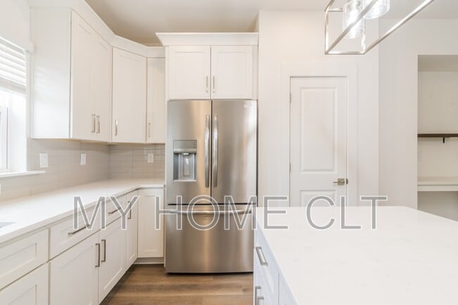 Building Photo - 2617 Dr Carver Rd