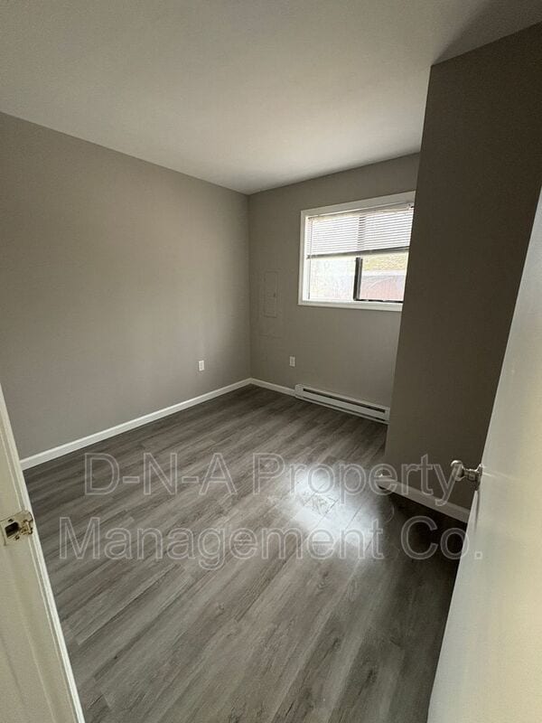 Building Photo - 810 Trafalgar Rd