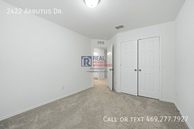 Building Photo - 2422 Arbutus Dr