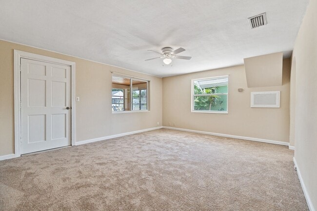 Building Photo - Charming 2/1 Home w/ Partially Fenced Yard in St. Cloud