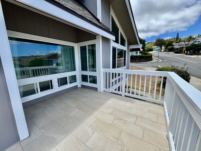 Building Photo - Charming 3-Bedroom Home with Ocean & Mount...
